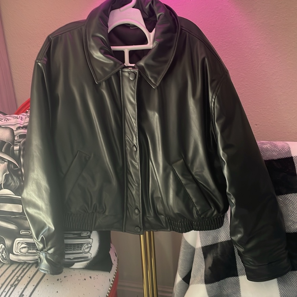 Black collard leather bomber jacket🖤
